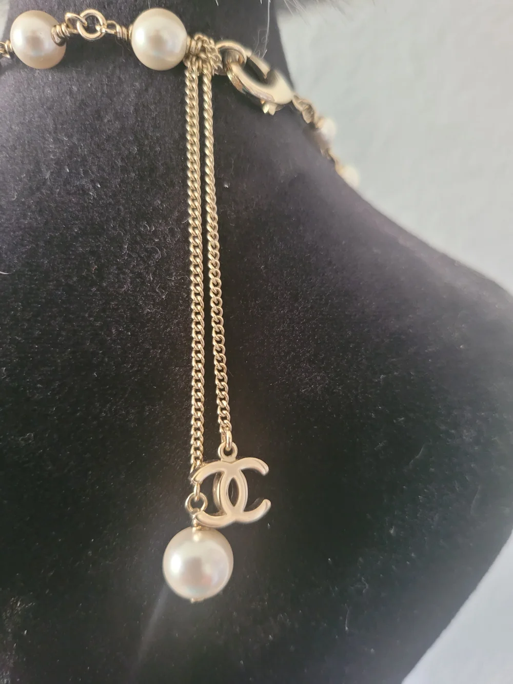 Authentic Chanel Pearl Beaded Long Necklace with Gold-Tone Accents - Picture 5 of 7